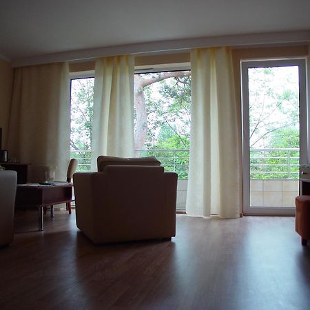 Floryda Jurata Bed & Breakfast Ngoại thất bức ảnh