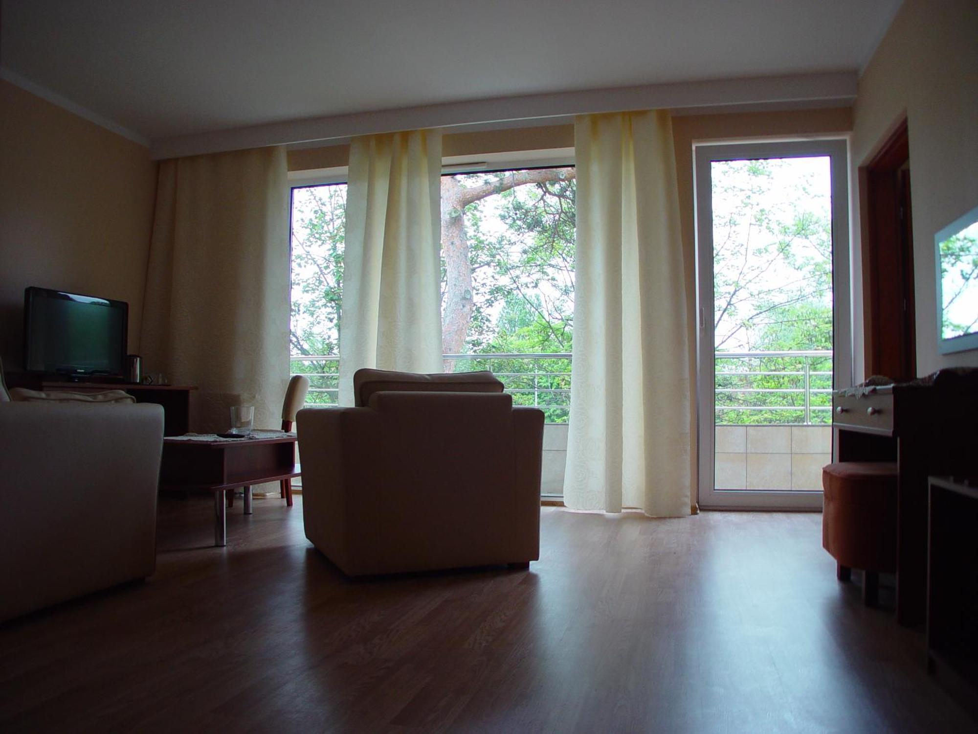 Floryda Jurata Bed & Breakfast Ngoại thất bức ảnh